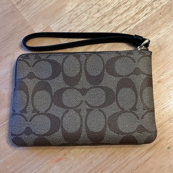 Brand New Brown Coach Wristlet With Tags - Picture 2 of 5